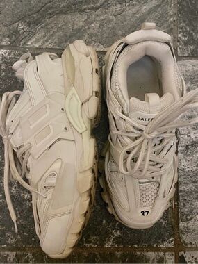Authentic. Balenciaga Truck Sneakers